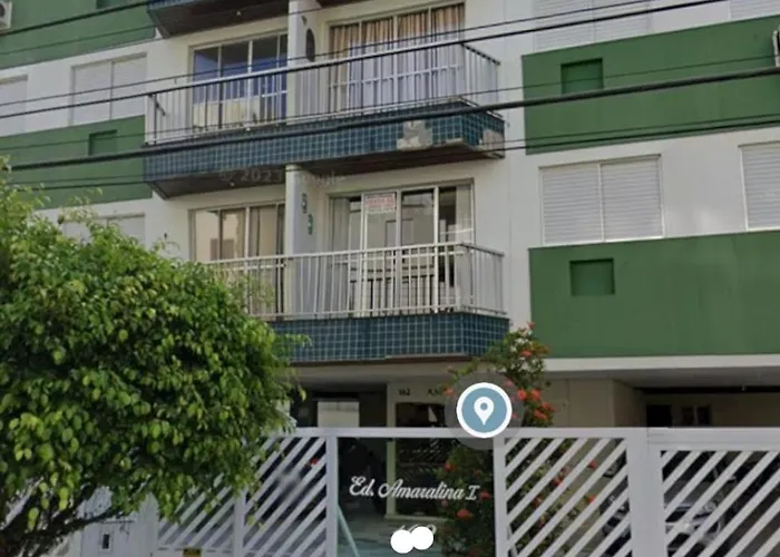 Apto familiar no Guarujá, próximo da Praia das Astúrias